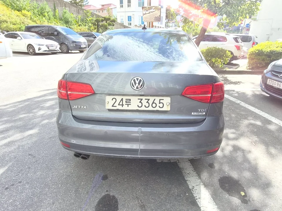 폭스바겐 제타 2.0 TDI BMT Premium 차량 사진 2