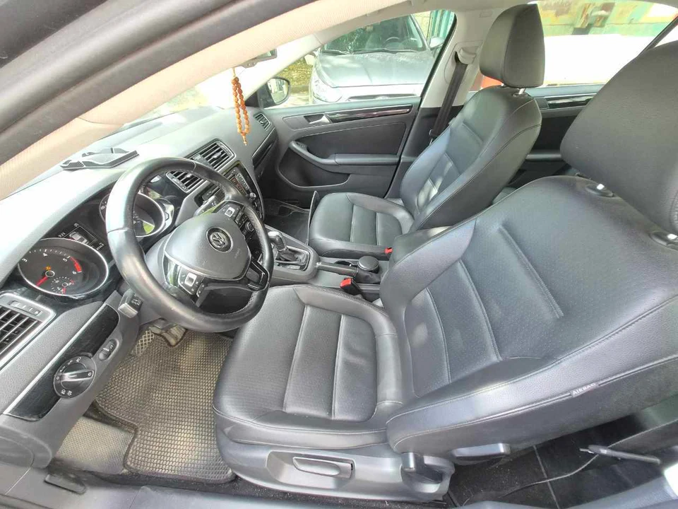 폭스바겐 제타 2.0 TDI BMT Premium 차량 사진 4