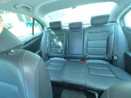 폭스바겐 제타 2.0 TDI BMT Premium 차량 사진 6