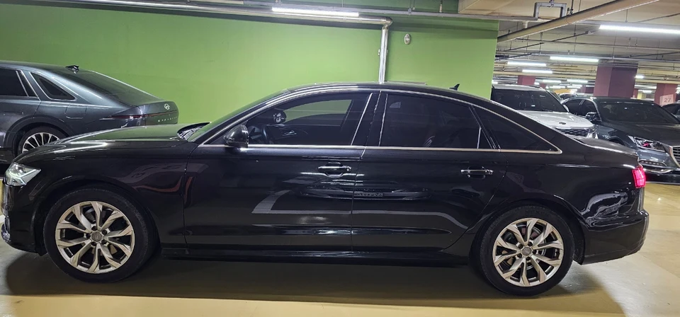 아우디 A6 35 TDI Premium 차량 사진 2