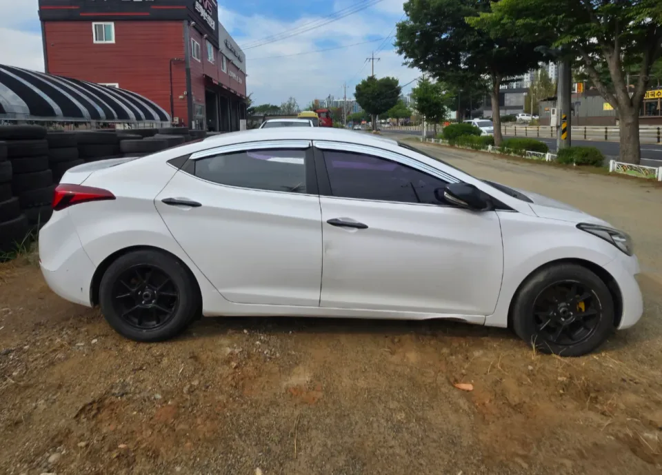 더 뉴 아반떼1.6VGT 차량 사진 3