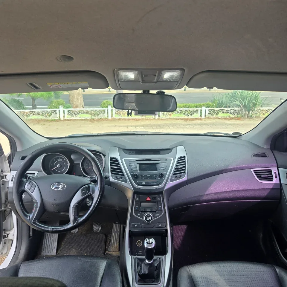더 뉴 아반떼1.6VGT 차량 사진 8