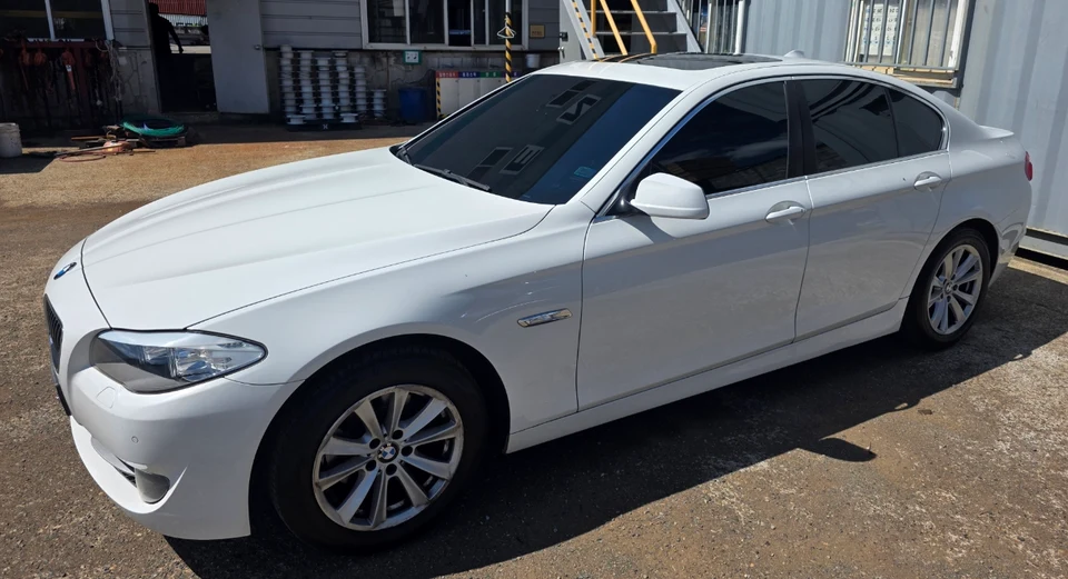 BMW 520d 차량 사진 3