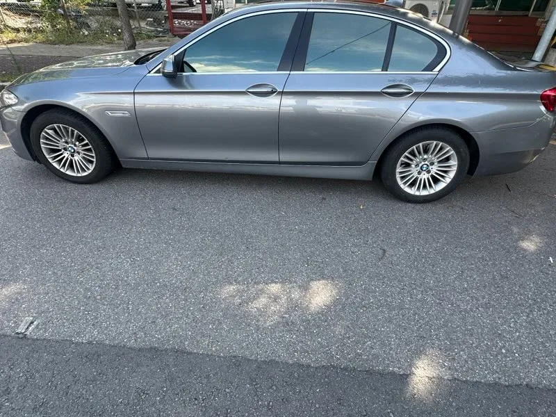 BMW 520d xDrive 차량 사진 4