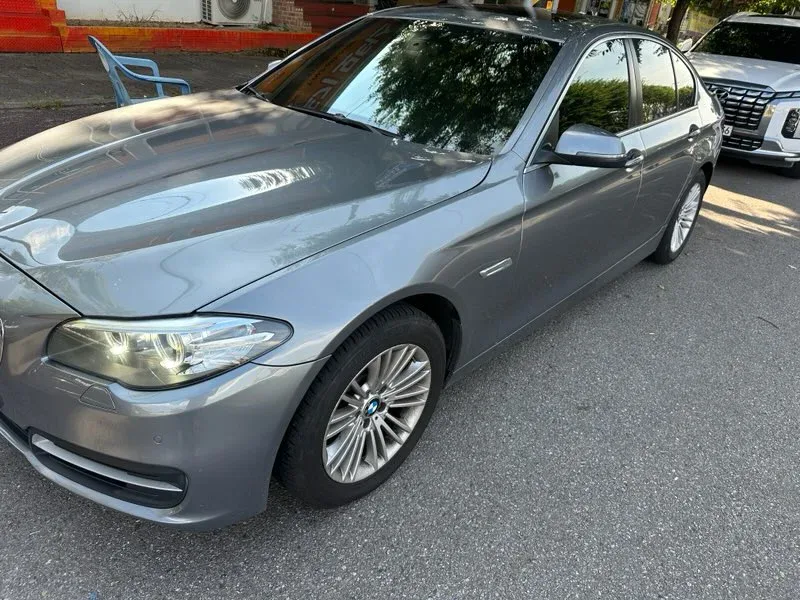 BMW 520d xDrive 차량 사진 5
