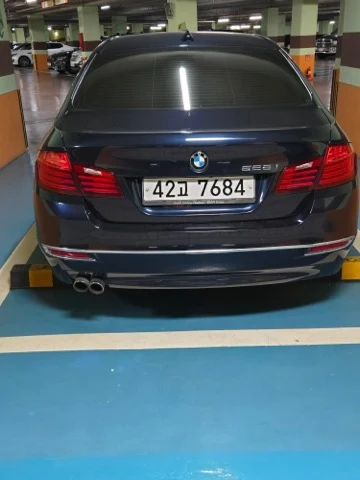 BMW 528i Luxury 차량 사진 3