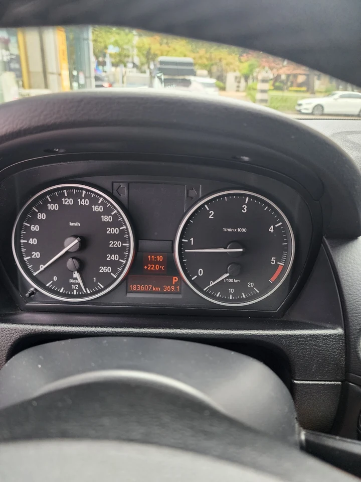 BMW X1 xDrive 20d 차량 사진 6