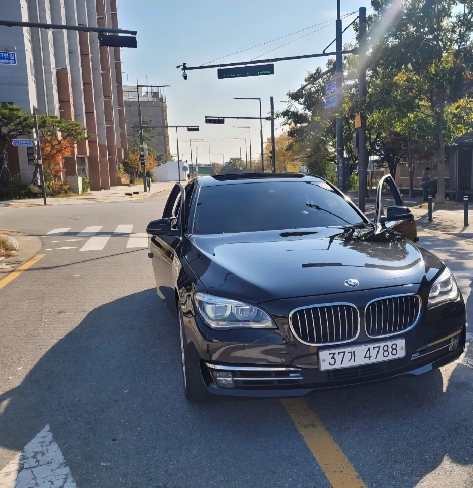 BMW 740d xDrive Individual 대표 사진