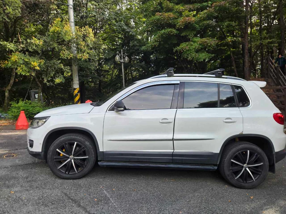 Tiguan 2.0 TDI Premium BMT 차량 사진 2