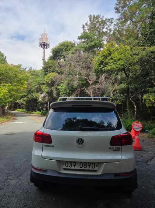 Tiguan 2.0 TDI Premium BMT 차량 사진 3