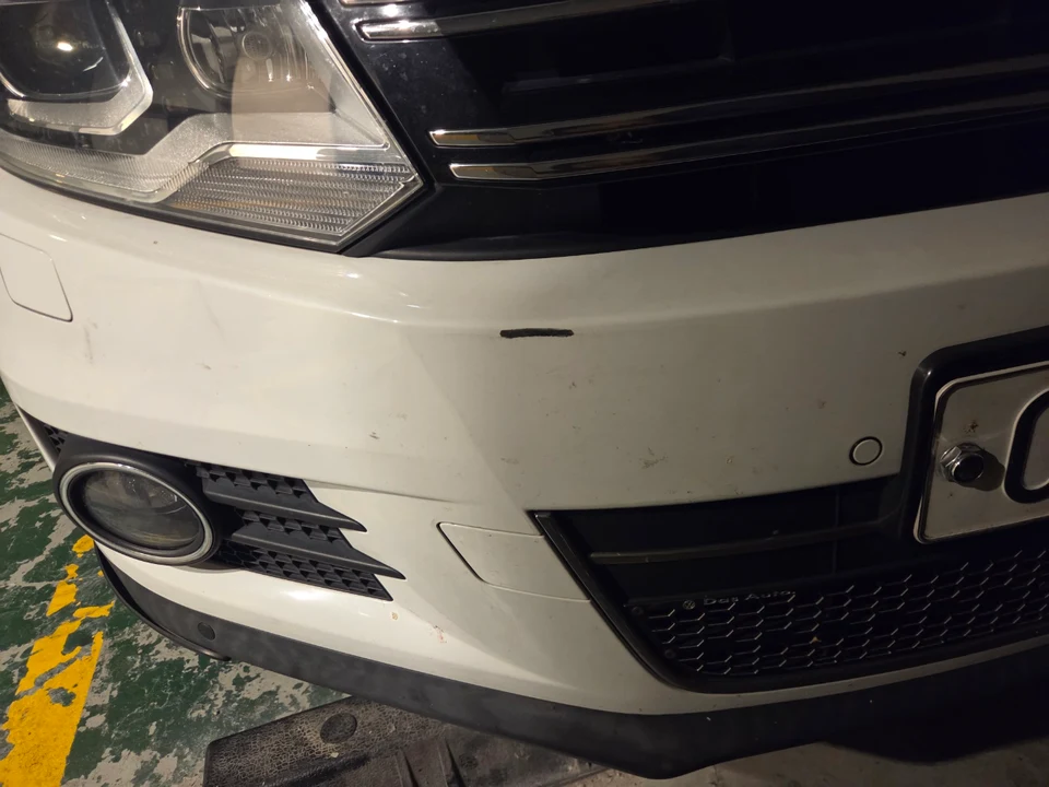 Tiguan 2.0 TDI Premium BMT 차량 사진 4