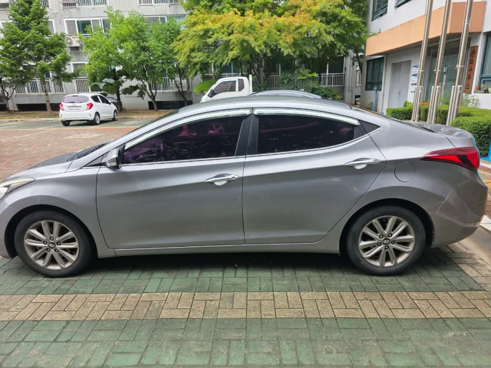 더 뉴 아반떼1.6GDI 차량 사진 2