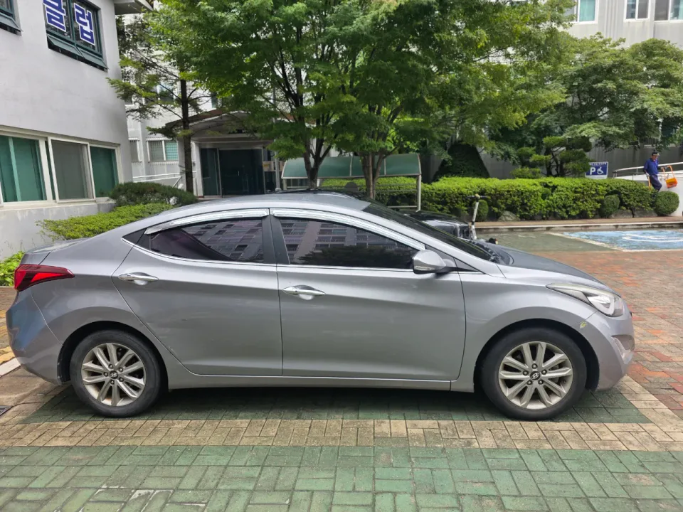 더 뉴 아반떼1.6GDI 차량 사진 4
