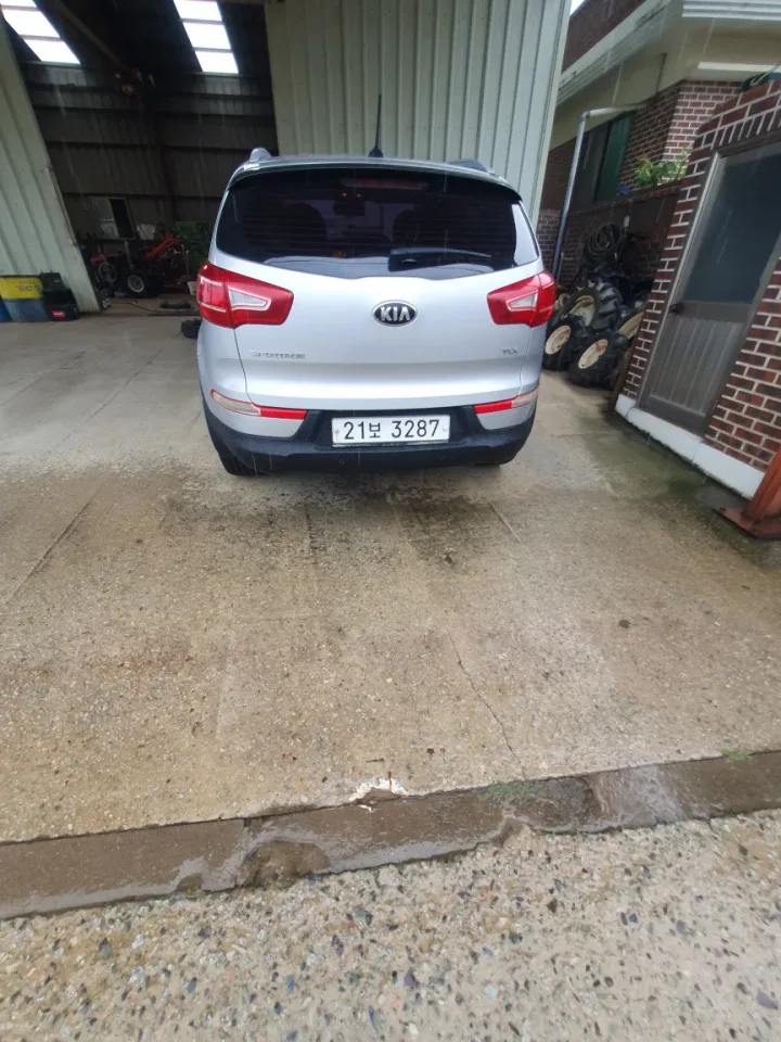 스포티지R(2WD) 차량 사진 2