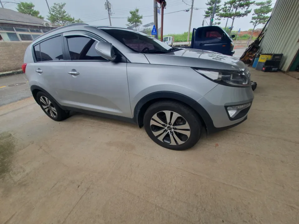 스포티지R(2WD) 차량 사진 4