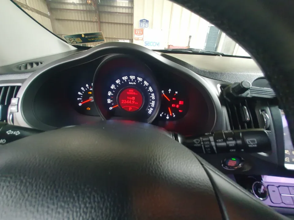 스포티지R(2WD) 차량 사진 8