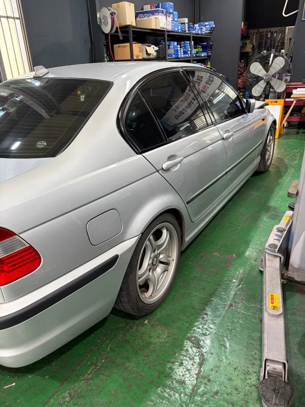 BMW 330I 차량 사진 2