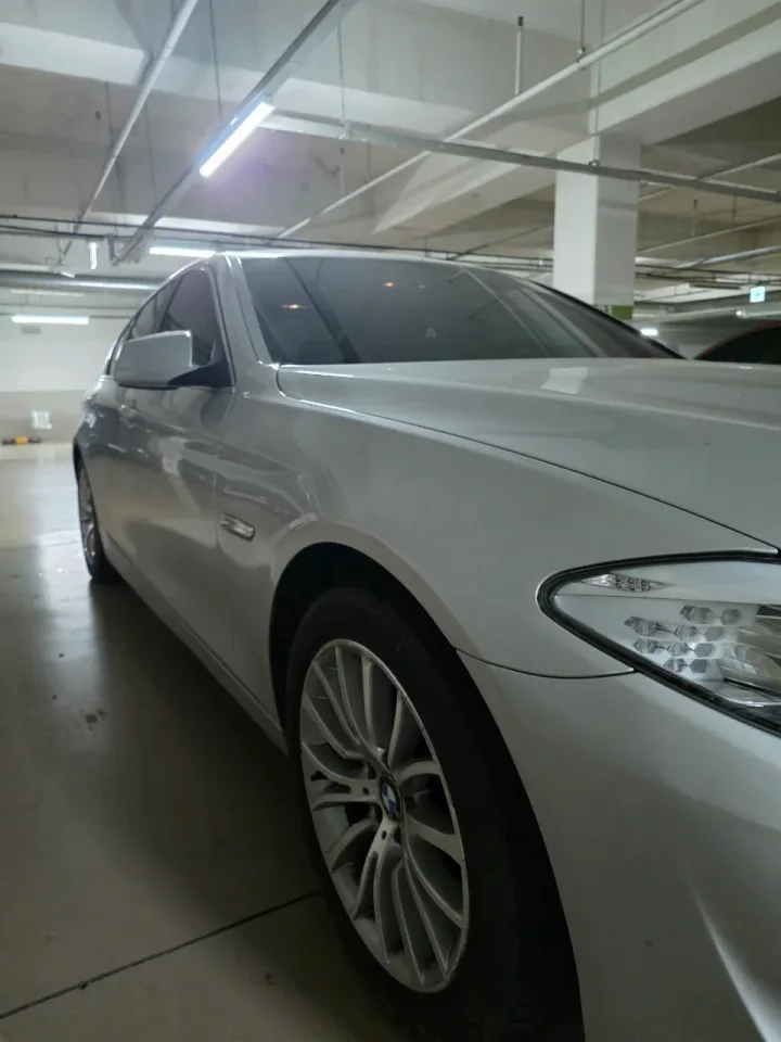 BMW 528i (2,996cc) 차량 사진 4