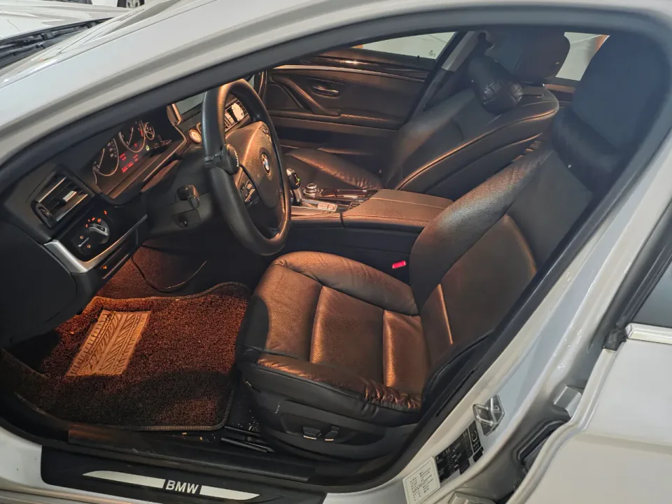 BMW 528i (2,996cc) 차량 사진 5