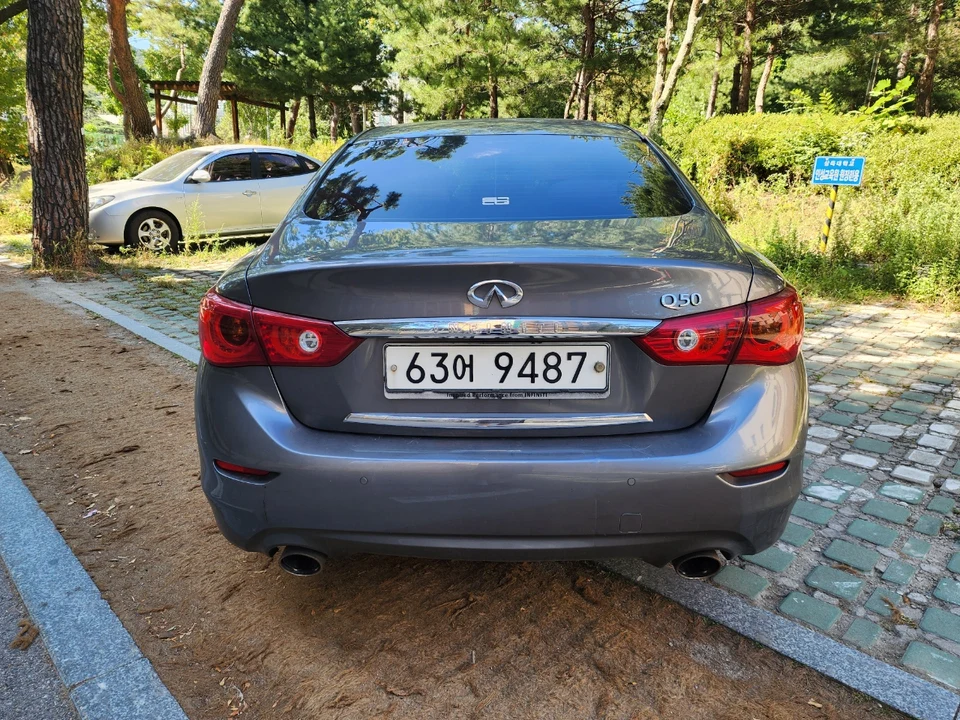 인피니티 Q50 2.2d Exclusive 차량 사진 2
