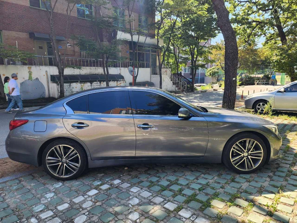인피니티 Q50 2.2d Exclusive 차량 사진 3