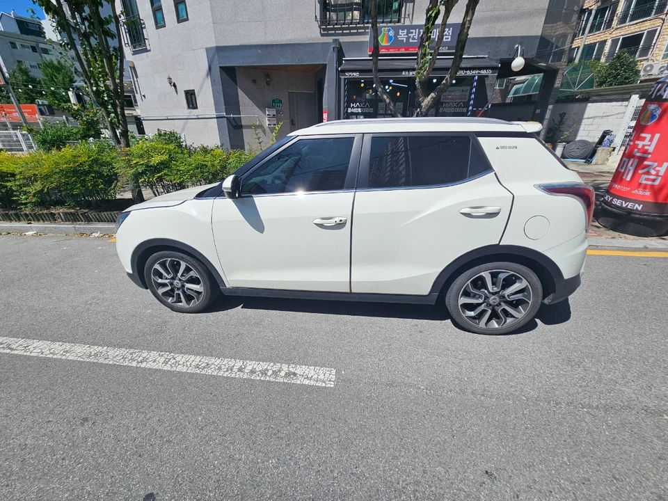 티볼리 차량 사진 3