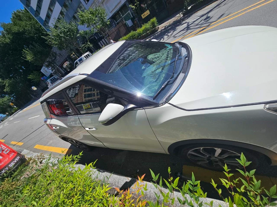 티볼리 차량 사진 4