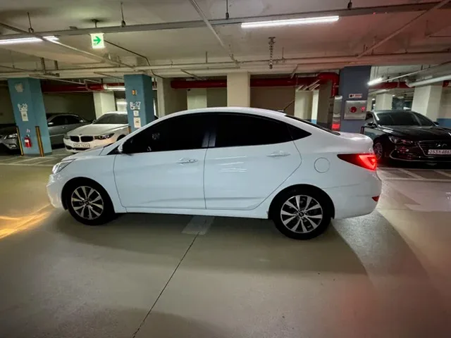 엑센트 차량 사진 2