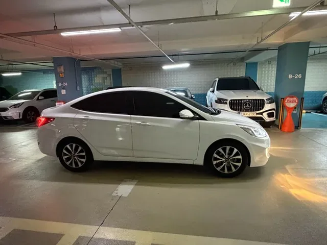 엑센트 차량 사진 7