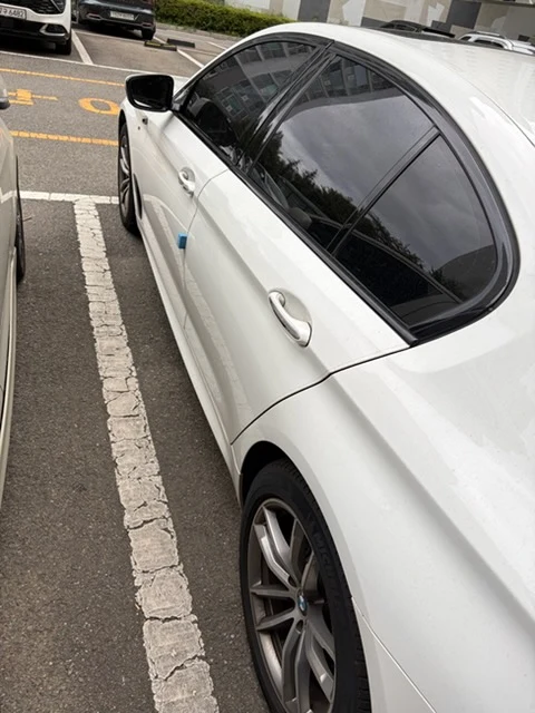 BMW 520d xDrive 차량 사진 2