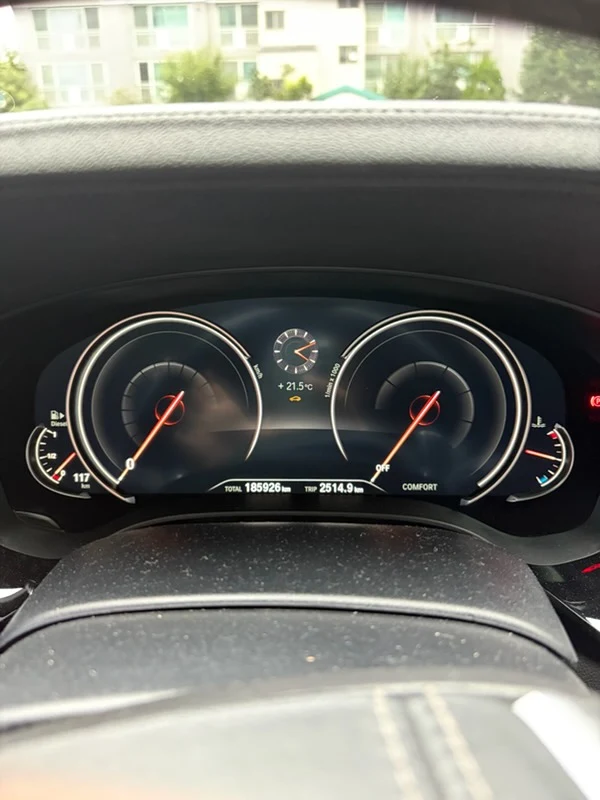 BMW 520d xDrive 차량 사진 4