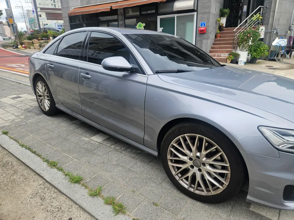 아우디 A6 40 TDI Quattro 차량 사진 2