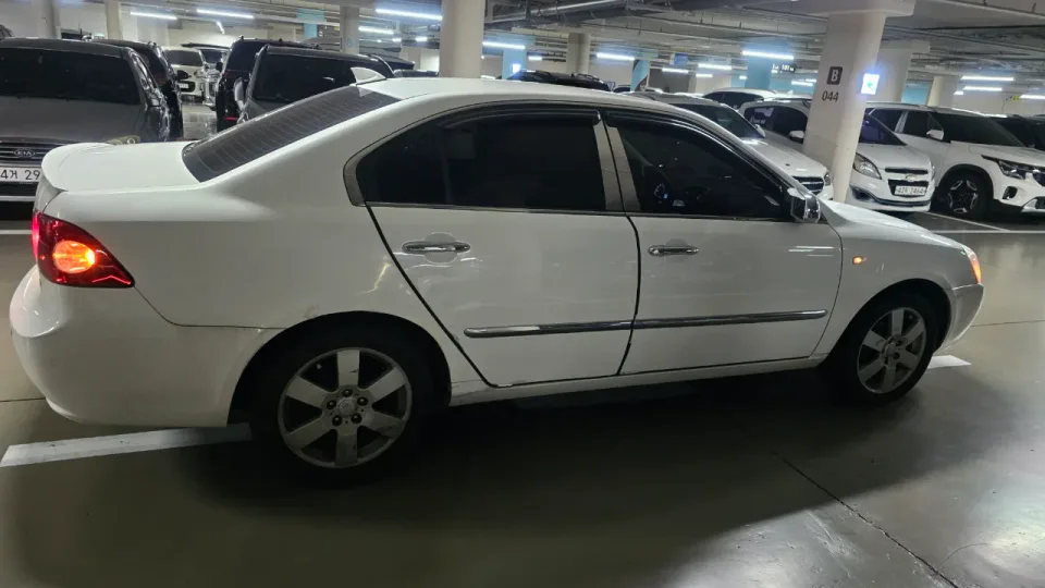 로체 2.0(LPG) 차량 사진 3