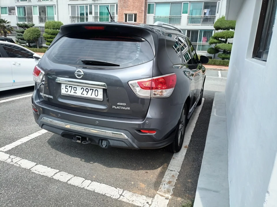 닛산 패스파인더 V6 3.5 Platinum 차량 사진 2