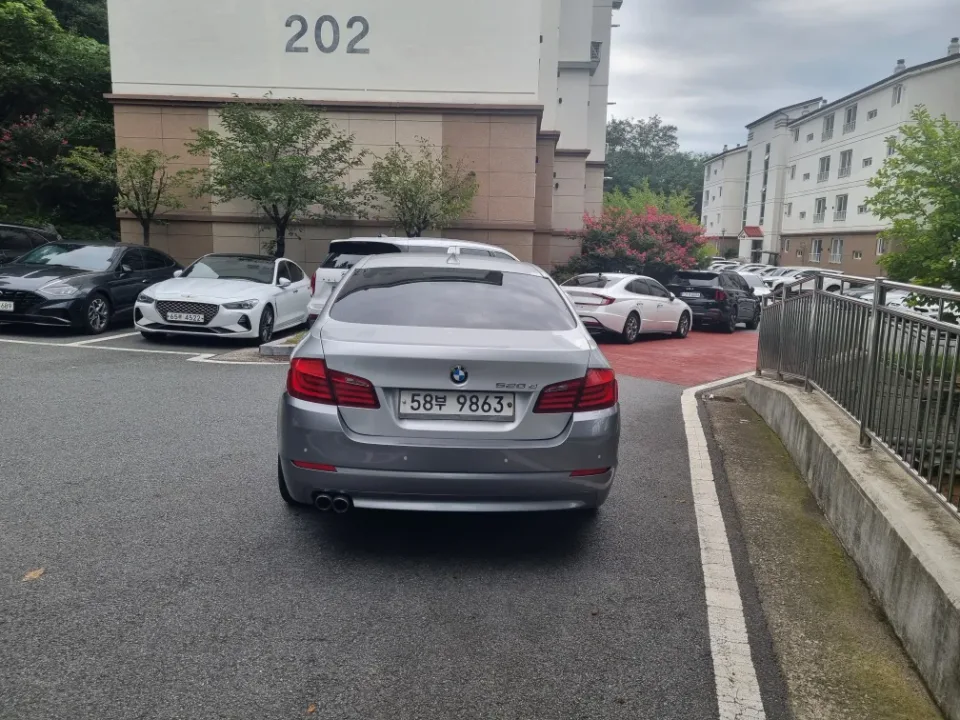 BMW 520d 차량 사진 3