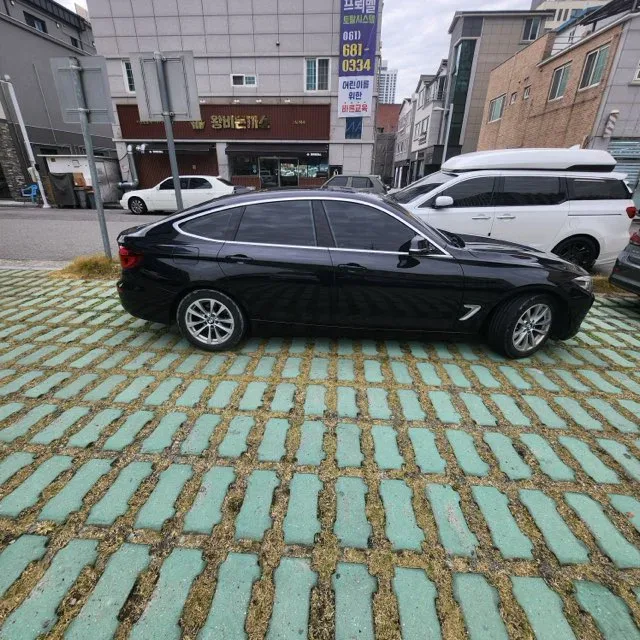 BMW 320d GT 차량 사진 4