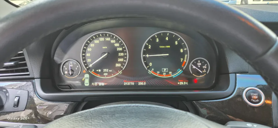 BMW 528i (2,996cc) 차량 사진 9