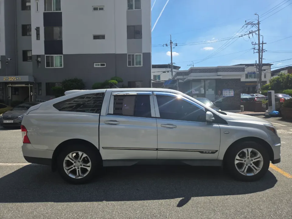 코란도 스포츠(4WD) 차량 사진 2