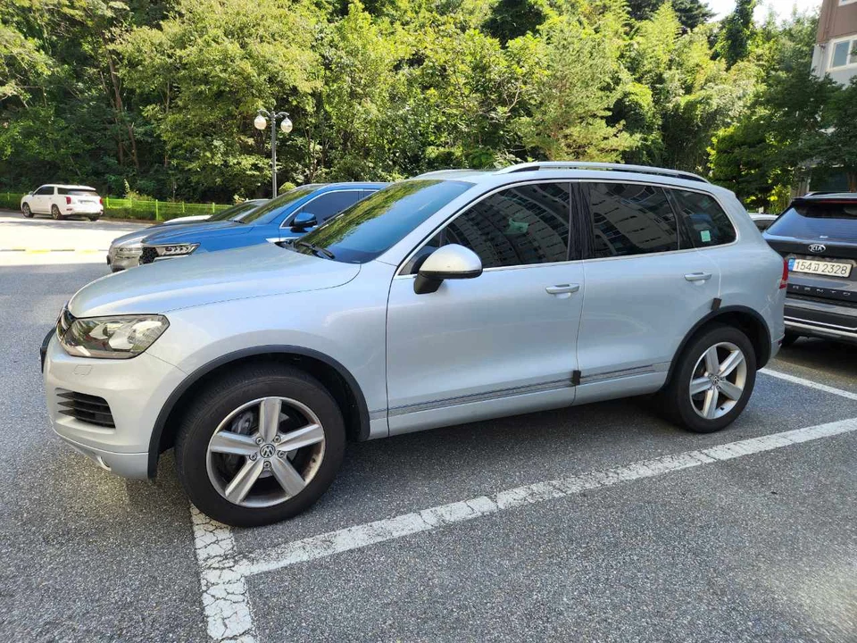 폭스바겐 투아렉 3.0 TDI BMT 차량 사진 2