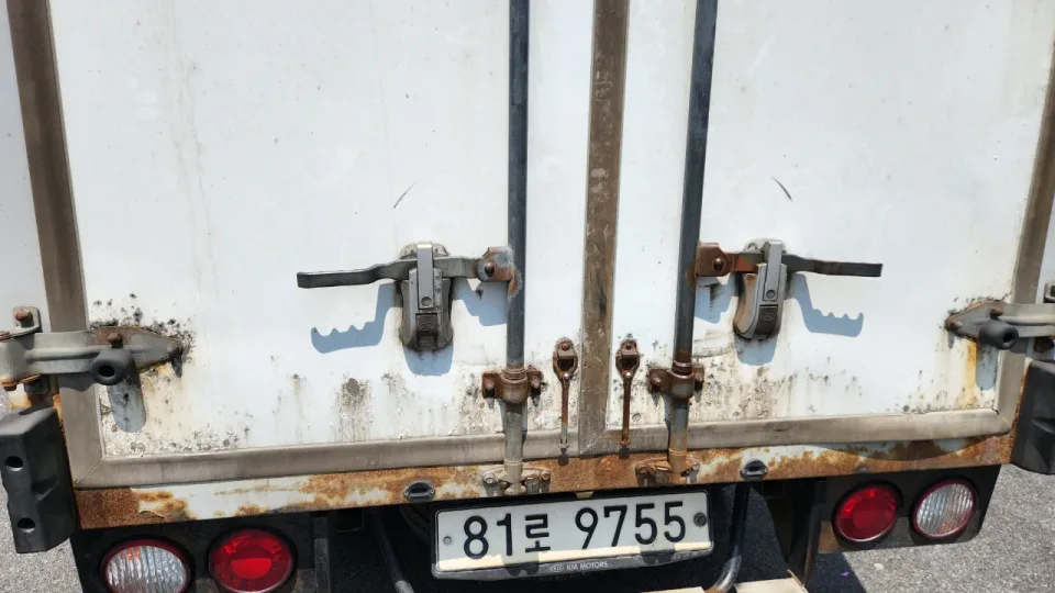봉고III1톤 내장탑차 차량 사진 4