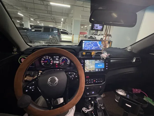 더 뉴 티볼리 1.6 차량 사진 8